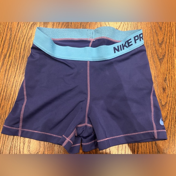 2 Pairs of Nike Pros - Picture 6 of 9